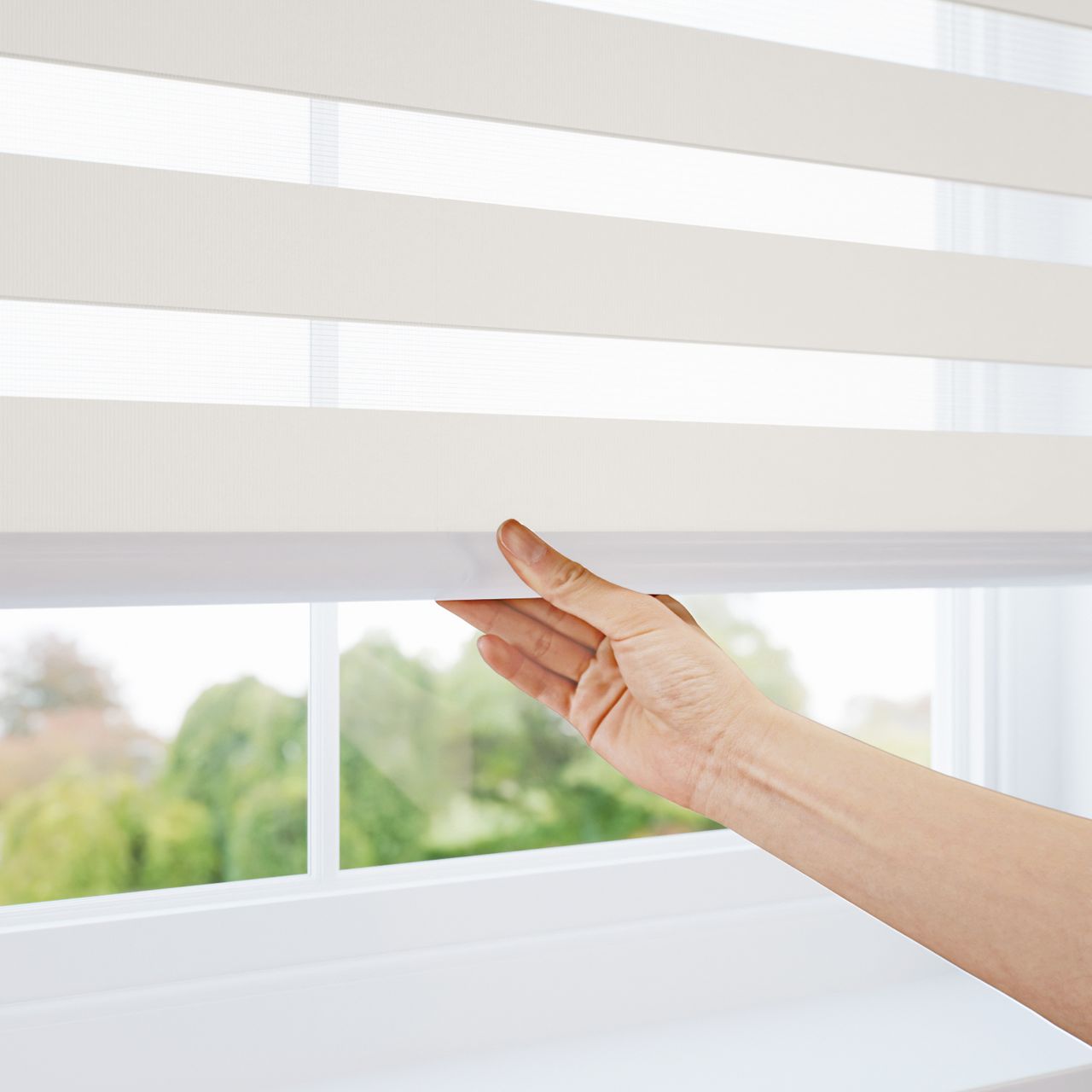 ゼブラ バニラ 調光ロールスクリーン コードレス ゼブラ バニラ 調光ロールスクリーン