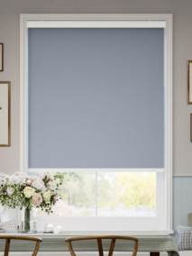 【カーテンレール可】遮光 ブルー ロールスクリーン サムネイル写真