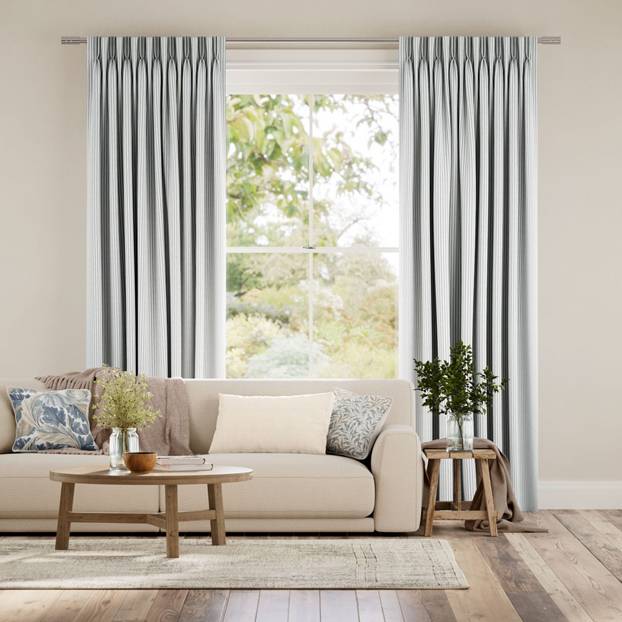 エラストライプ　ストーム カーテン サムネイル写真