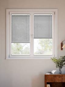【窓貼りタイプ】エッセンス　シルバーシャイン アルミブラインド サムネイル写真