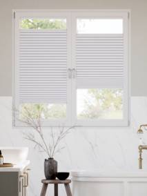 【窓貼りタイプ】遮光 ポーラー ホワイト プリーツスクリーン サムネイル写真