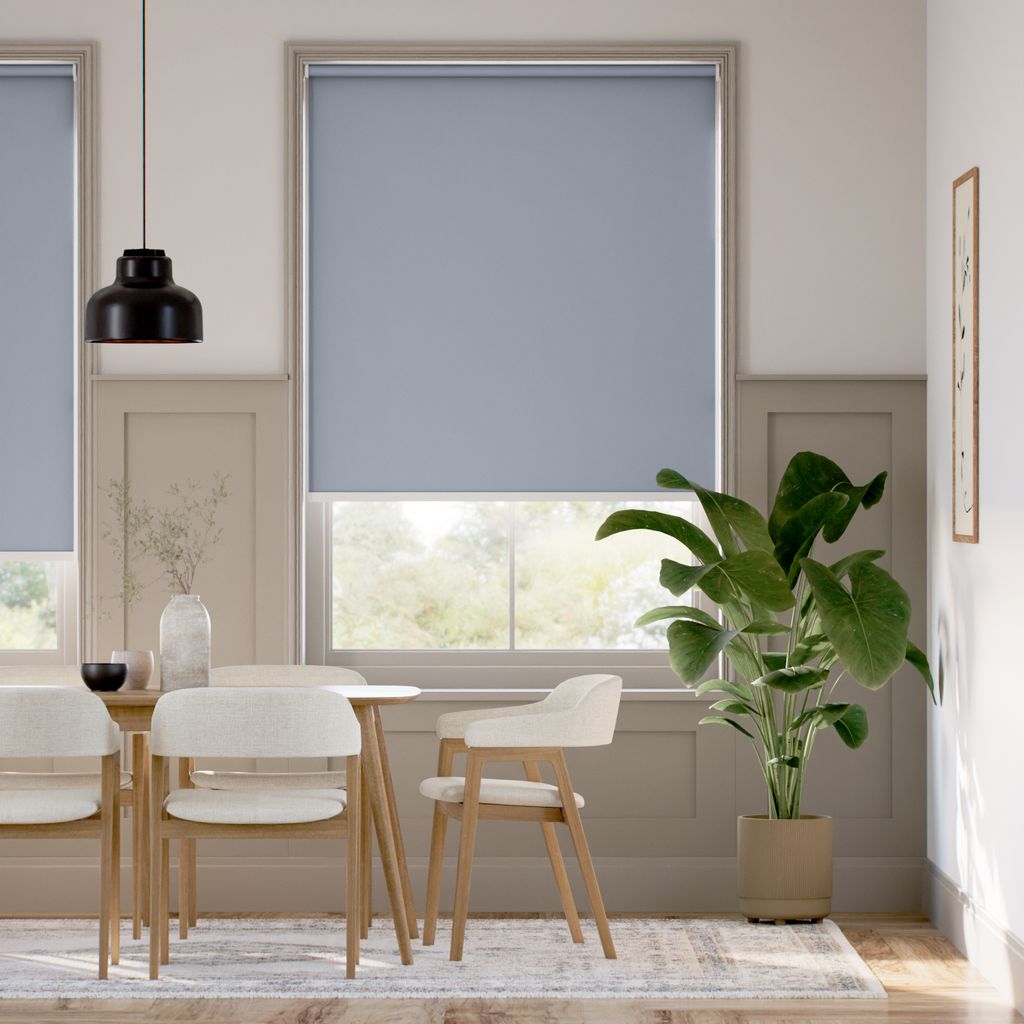 【つっぱり式】遮光 ブルー ロールスクリーン