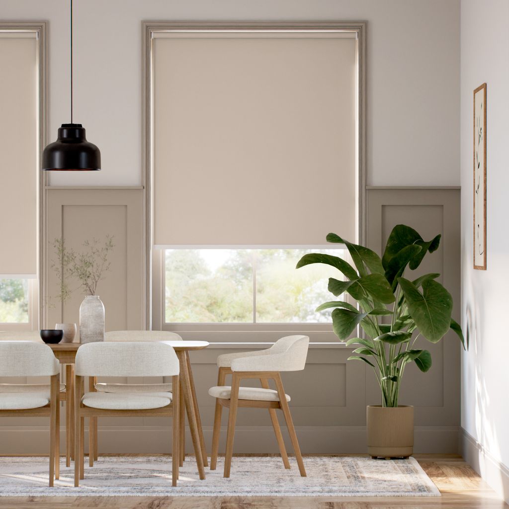 【つっぱり式】遮光 ピンク ロールスクリーン