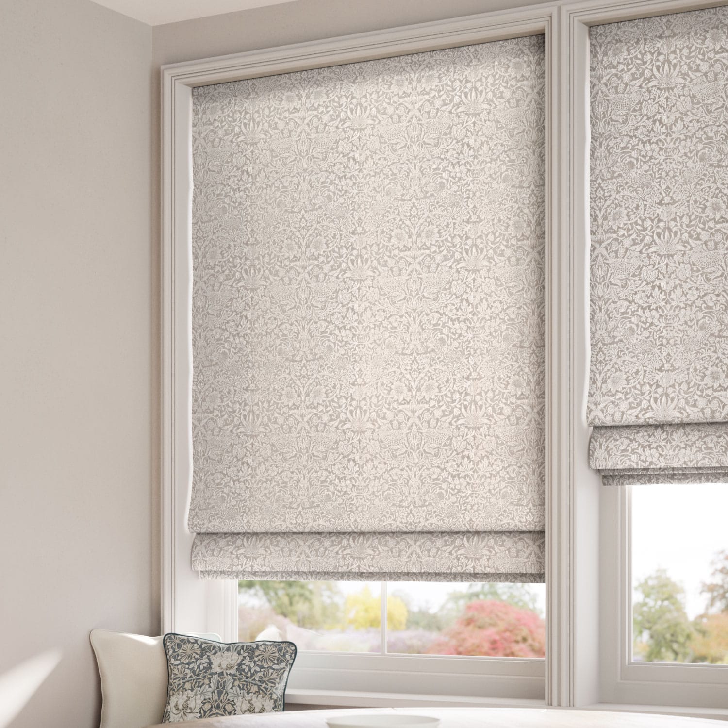 ロールスクリーン　ウィリアムモリス　いちご泥棒柄ジャガード織りオイスターグレー コードレス ウィリアムモリス いちご泥棒 オイスター ジャガード